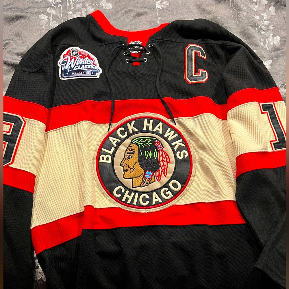 Jonathan Toews 2009 Winter Classic Authentic jersey with fight strap